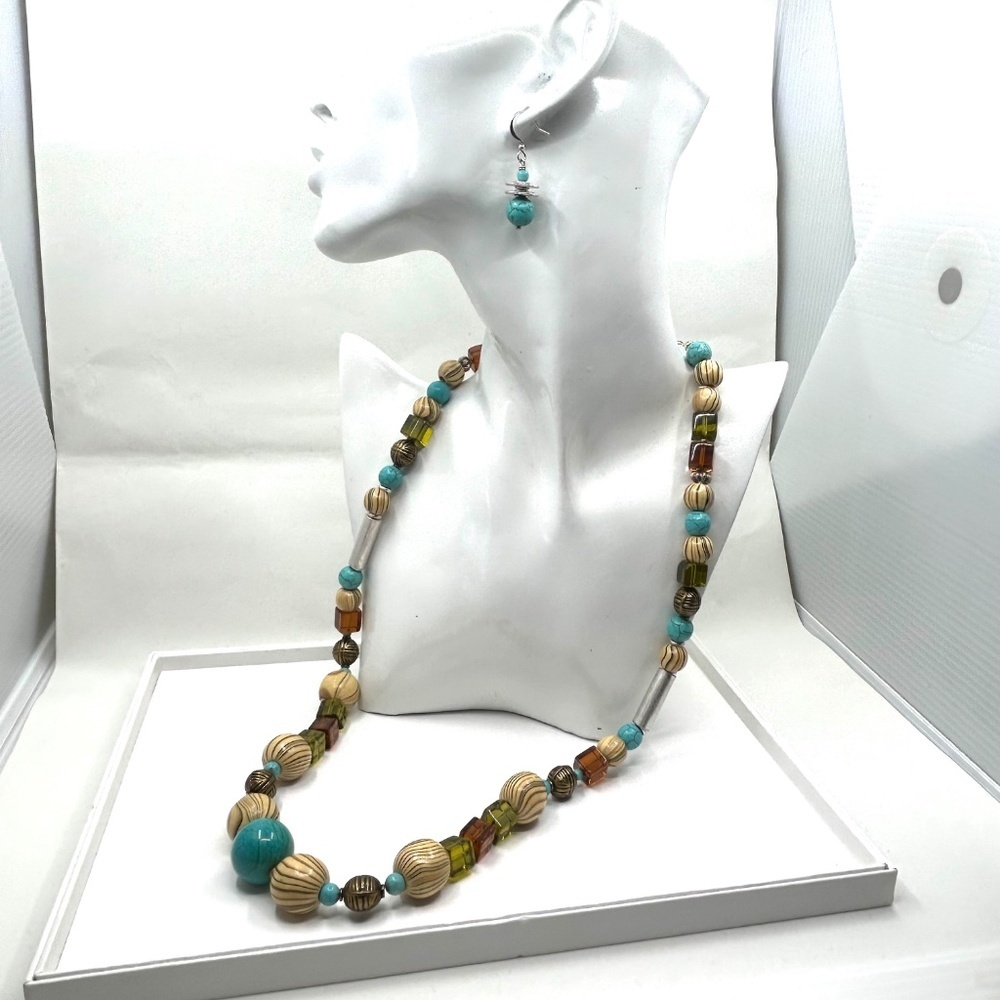 🎁GiftReady NWT Handmade Chunky Wood and Semi-Precious Necklace and Earrings SET - Picture 3 of 13